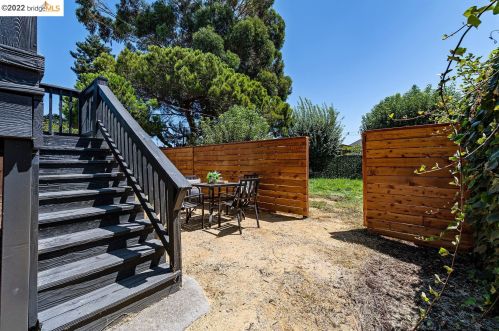 737 61st St, Oakland CA  94609-1207 exterior