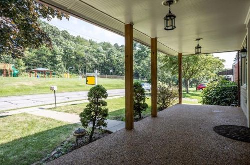 2811 Beaver Rd, Ambridge, PA 15003-1417