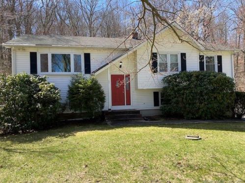 17 Cherokee Dr, Danbury, CT 06811-2825