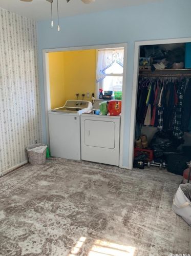 87-65 95th St, Jamaica NY  11421-2216 exterior