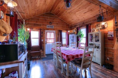 398 Crooks School Rd, Clinton, PA 15026-1556