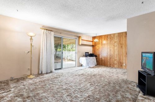 9833 Sharon Ave, Riverside CA  92503-3102 exterior