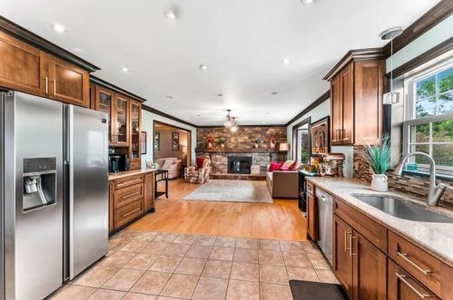 319 Brewster Rd, New Castle, PA 16102-3005