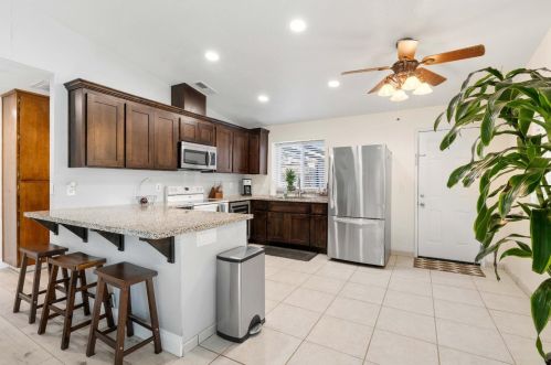 9271 Briles Ct, Elk Grove CA  95624-2451 exterior