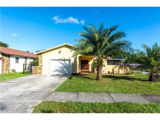 1915 Waterview Pl, Hollywood, FL 33020-1924