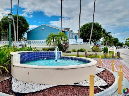 17565 67th Pl, Hialeah, FL 33015-5850