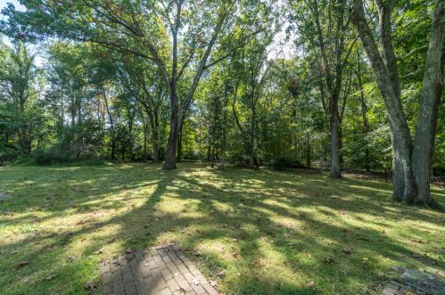 5 Father Peters Ln, New Canaan CT  06840-2215 exterior