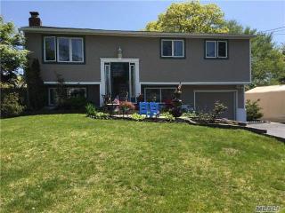 19 Biscayne Dr, Selden, NY 11784-1001