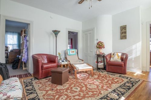 128 Grv St, Lincoln RI  02865-1909 exterior