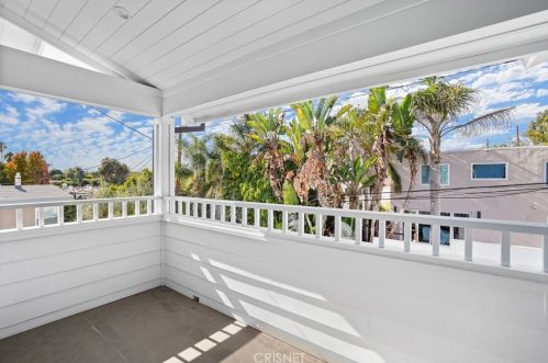 3213 Pine Ave, Manhattan Beach CA  90266-3615 exterior