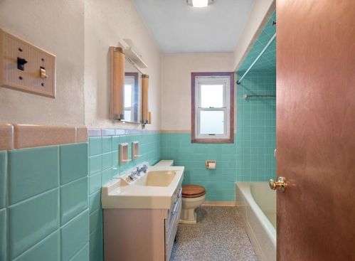 2557 Nicholson Rd, Sewickley PA  15143-8502 exterior