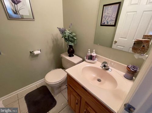 1567 Potter Dr, Pottstown PA 19464-2978 exterior