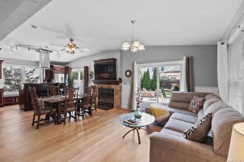 14 Utopian Pl, Airmont NY  10901-7715 exterior