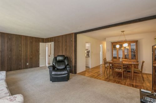 3 Mansfield Ln, Elwood NY  11731-4132 exterior