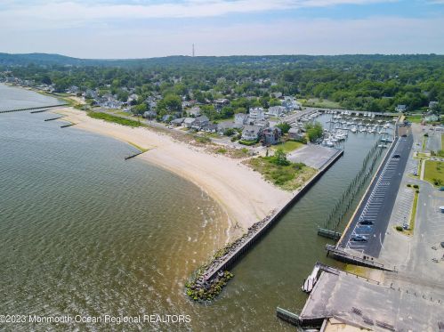 8 Benton Ave, Leonardo NJ  07737-1403 exterior