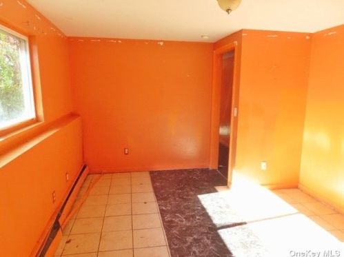 233 Rushmore St, Westbury NY  11590-3822 exterior