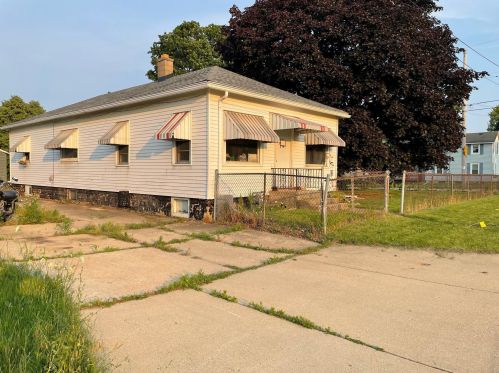 2501 Wisconsin St, Sturtevant, WI 53177-1823