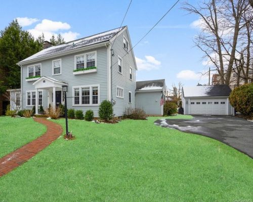 10 Stonelea Pl, New Rochelle, NY 10801-4507