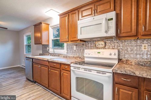 3 Old Barn Rd, Richmond National Battlefiel VA  22835-9008 exterior