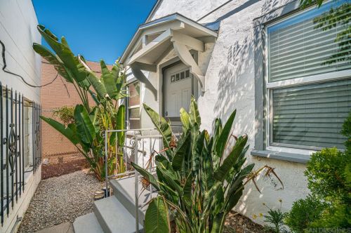 8816 La Mesa Blvd, La Mesa CA 91942-5406 exterior