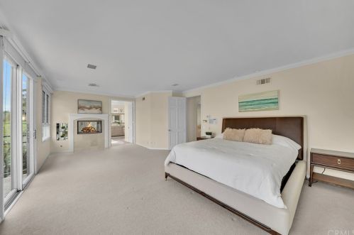 6471 Morningside Dr, Huntington Beach CA  92648-6106 exterior