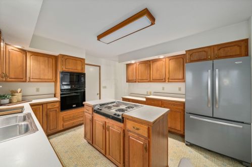 2375 Chickasaw Dr, London OH  43140-9014 exterior