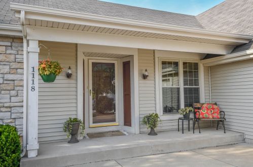 1118 River Place Blvd, Waukesha, WI 53189-7870