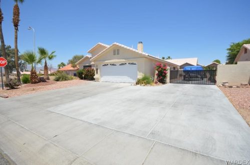1881 Owens Lake Dr, Bullhead City, AZ 86426-6716