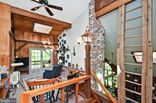 5693 Kernsville Rd, Orefield PA  18069-2226 exterior