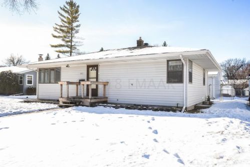 1817 17th St, Moorhead, MN 56560-5808
