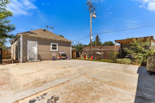 293 Valley St, Willits CA  95490-3623 exterior