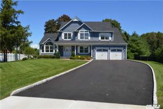 8 Cherub Ct, Greenlawn, NY 11740-2306