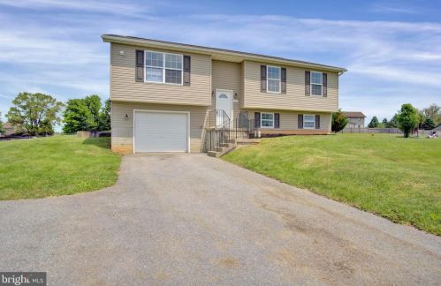 107 Walleye Dr, Lees Cross Roads, PA 17257-9049