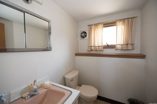 6 Celia Ln, Northport NY  11768-3049 exterior