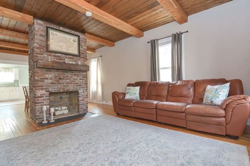 70 Union St, Mansfield, MA 02048-2423