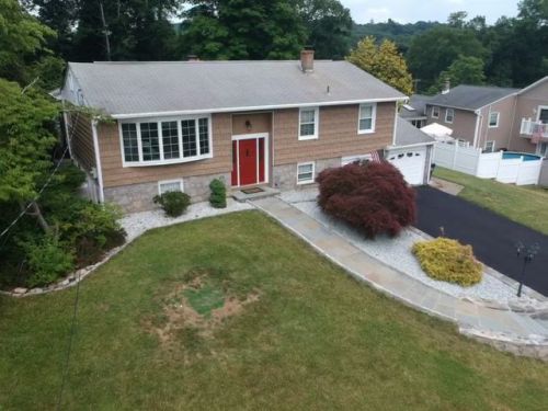 6 Hamlin Rd, Mahopac, NY 10541-2728