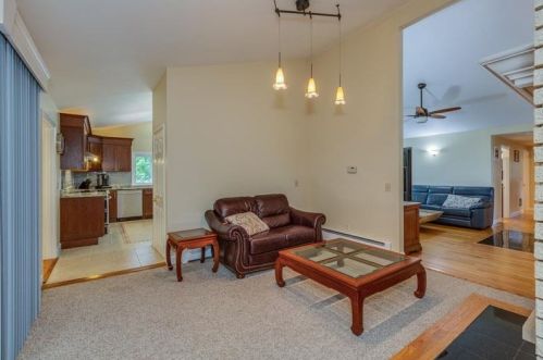 16 Mason Dr, Salem NH  03079-2101 exterior