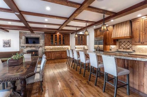 8207 Fallen Leaf Way, Truckee CA  96161-4273 exterior