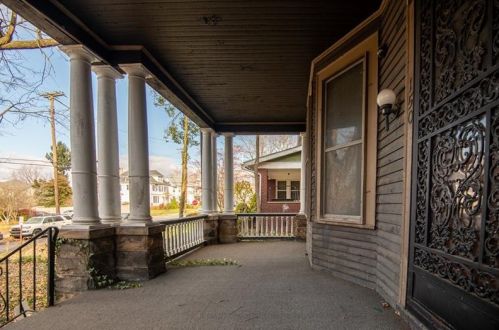 150 Euclid Ave, Hermitage, PA 16146-3470