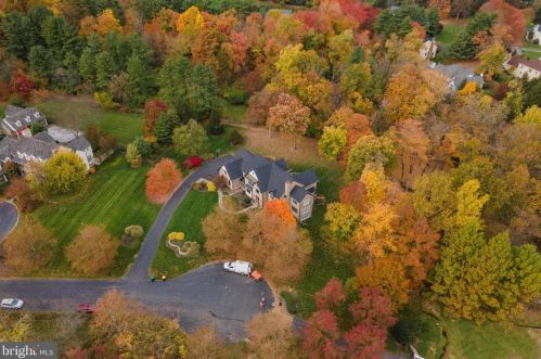 10 Devonshires Ct, Blue Bell PA  19422-2560 exterior