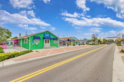 10440 Jupiter Narrows Dr, Hobe Sound FL 33455-3254 exterior