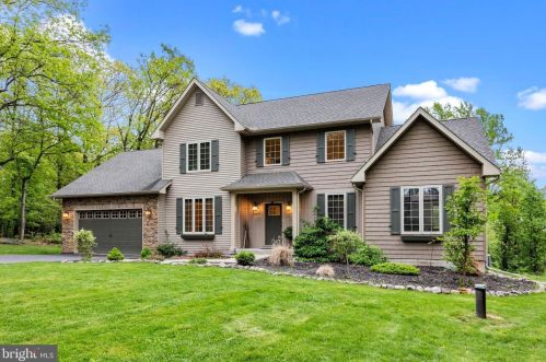 2208 Forest Dr, Coopersburg, PA 18036-9204