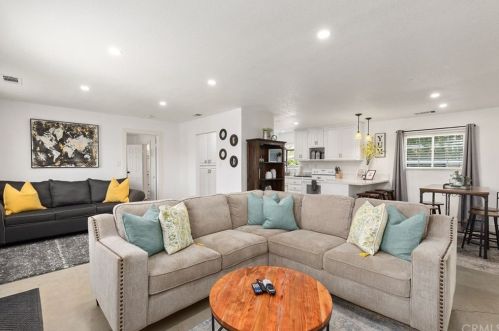 39970 Calle Bellagio, Temecula CA  92592-8620 exterior