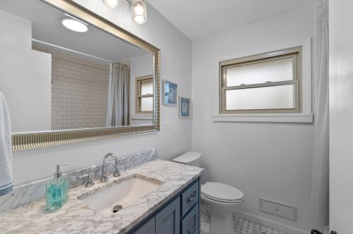 2886 94th St, Milwaukee WI  53227-3304 exterior