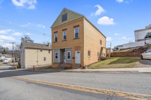 815 Montour St, Moon Twp, PA 15108-2008