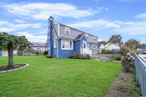 48 Stevens St, Roosevelt, NY 11575-2455