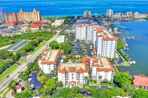460 Launch Cir, Naples, FL 34108-2357