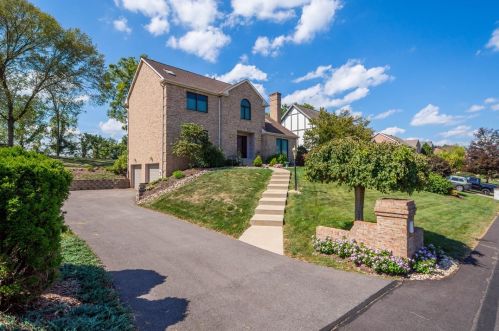 131 Hickory Heights Dr, Bridgeville, PA 15017-1077
