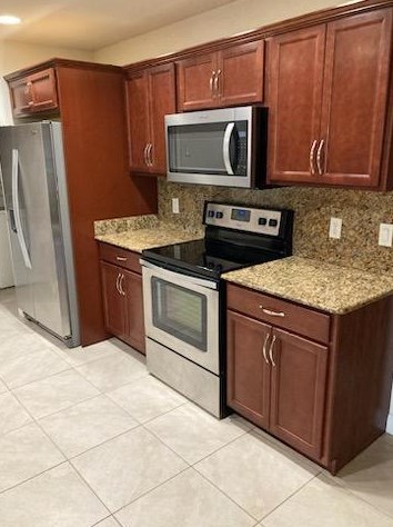 2 Las Olas Ln, Port Saint Lucie FL  34952-8511 exterior