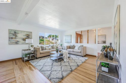 21561 Knoll Way, Hayward CA  94546-6860 exterior